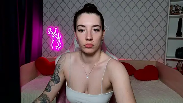 Curious Lily online show from May 6, 2026, 12:58 am