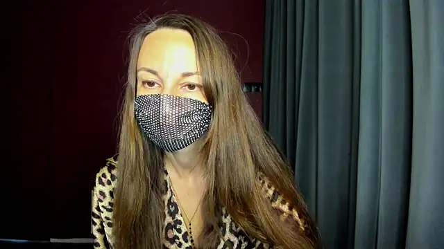 Snapshot of queen_of_mooon chatting on October 3, 2025, 6:15 am queen of mooon online show from October 3, 2025, 6:15 am