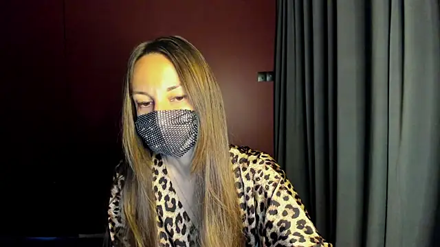 Snapshot of queen_of_mooon chatting on October 8, 2025, 6:15 am queen of mooon online show from October 8, 2025, 6:15 am