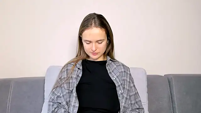 LilMary  online show from December 18, 2025, 7:13 am