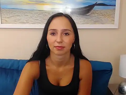 Snapshot of LuisaLive chatting on October 9, 2025, 6:14 am LuisaLive online show from October 9, 2025, 6:14 am