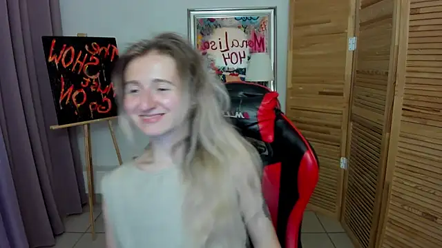 Snapshot of CamillaDreamer chatting on August 4, 2026, 4:00 pm CamillaDreamer online show from August 4, 2026, 4:00 pm