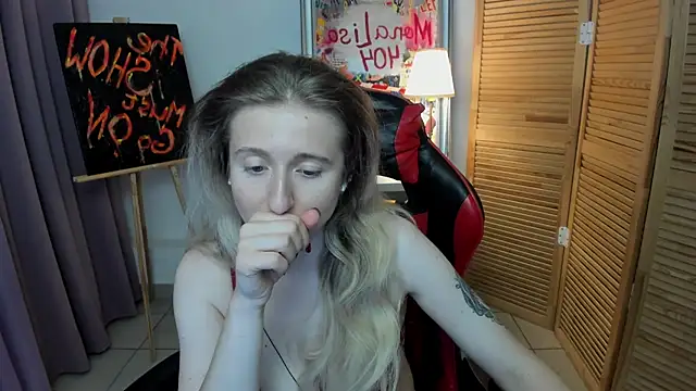 Snapshot of CamillaDreamer chatting on July 22, 2026, 5:04 pm CamillaDreamer online show from July 22, 2026, 5:04 pm