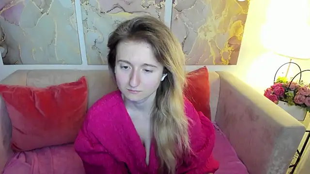 Snapshot of CamillaDreamer chatting on June 9, 2026, 5:47 pm CamillaDreamer online show from June 9, 2026, 5:47 pm