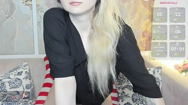 Snapshot of CamillaDreamer chatting on May 14, 2026, 10:12 am CamillaDreamer online show from May 14, 2026, 10:12 am