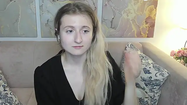 Snapshot of CamillaDreamer chatting on May 16, 2026, 5:34 pm CamillaDreamer online show from May 16, 2026, 5:34 pm