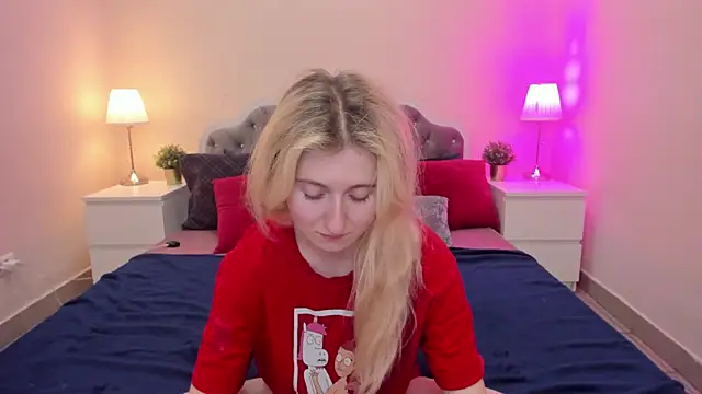 CamillaDreamer online show from November 18, 2025, 6:00 pm