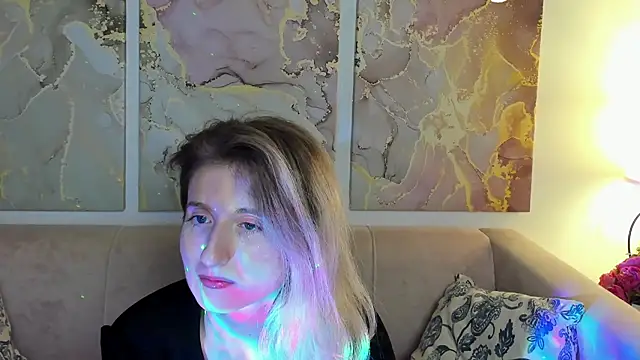 Snapshot of CamillaDreamer chatting on May 29, 2026, 11:44 pm CamillaDreamer online show from May 29, 2026, 11:44 pm