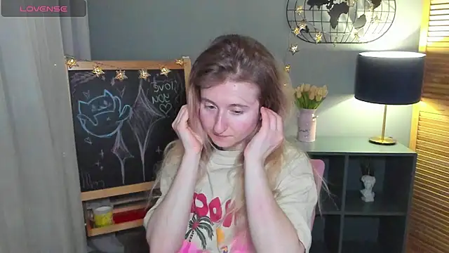 Snapshot of CamillaDreamer chatting on June 6, 2026, 11:04 am CamillaDreamer online show from June 6, 2026, 11:04 am