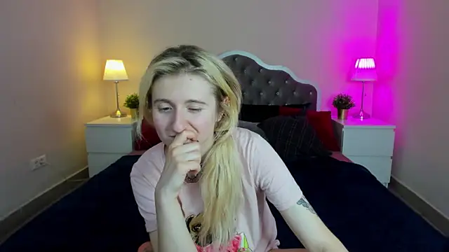 CamillaDreamer online show from November 5, 2025, 6:00 pm