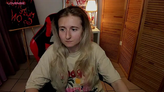 Snapshot of CamillaDreamer chatting on August 1, 2026, 4:27 pm CamillaDreamer online show from August 1, 2026, 4:27 pm