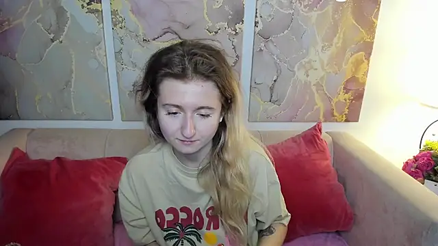 Snapshot of CamillaDreamer chatting on June 7, 2026, 7:30 pm CamillaDreamer online show from June 7, 2026, 7:30 pm