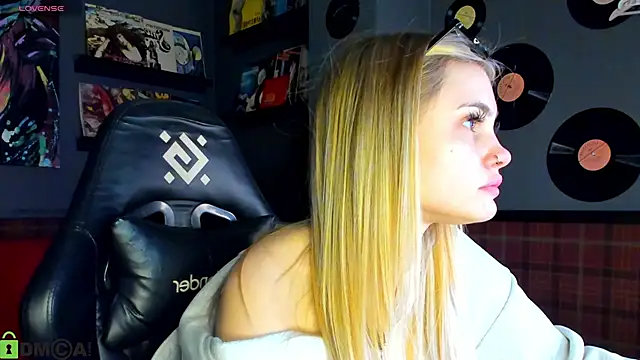 Snapshot of KarinaBroks chatting on January 15, 2026, 10:29 am KarinaBroks online show from January 15, 2026, 10:29 am