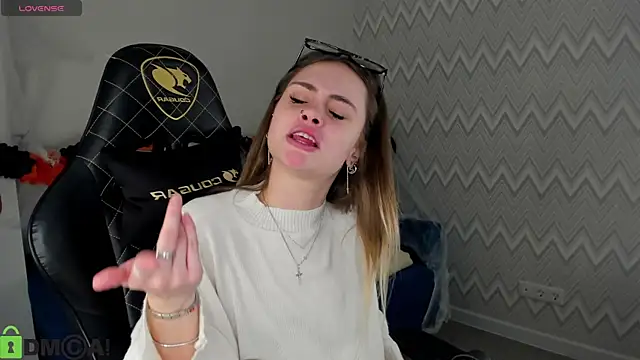 Snapshot of KarinaBroks chatting on October 31, 2025, 8:44 am KarinaBroks online show from October 31, 2025, 8:44 am