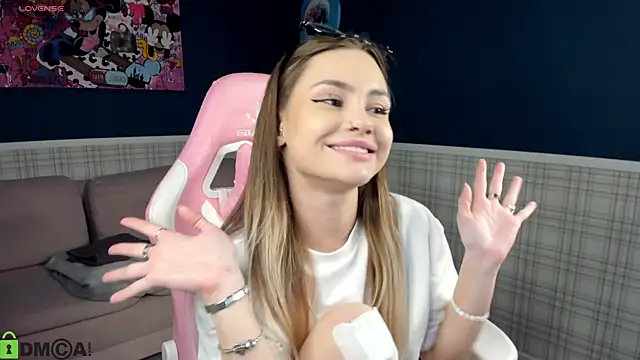 Snapshot of KarinaBroks chatting on October 9, 2025, 8:59 am KarinaBroks online show from October 9, 2025, 8:59 am