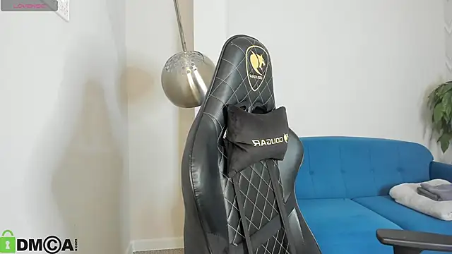 Snapshot of KarinaBroks chatting on December 2, 2025, 9:44 am KarinaBroks online show from December 2, 2025, 9:44 am