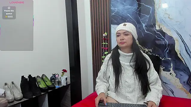 Snapshot of angelinee39 chatting on October 24, 2025, 9:19 am angelinee39 online show from October 24, 2025, 9:19 am