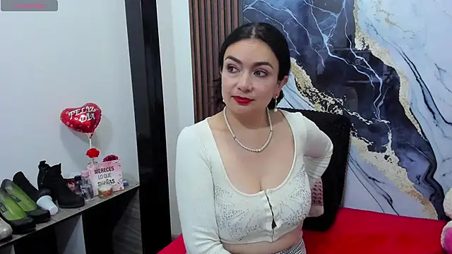 Snapshot of angelinee39 chatting on November 18, 2025, 9:34 am angelinee39 online show from November 18, 2025, 9:34 am