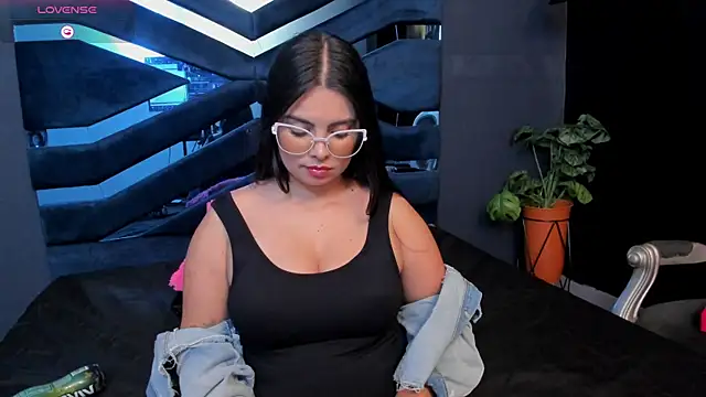 Snapshot of Valka_Ross chatting on November 13, 2025, 11:52 pm Valka Ross online show from November 13, 2025, 11:52 pm