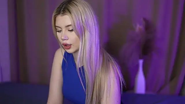 AshleyNikoo online show from November 9, 2025, 3:49 pm