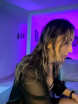 Snapshot of Mariana_gom chatting on November 12, 2025, 3:32 am Mariana gom online show from November 12, 2025, 3:32 am