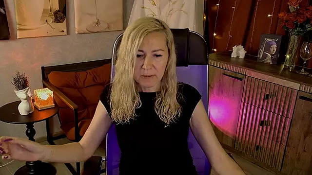 DonnaSmitth online show from June 22, 2026, 7:11 pm