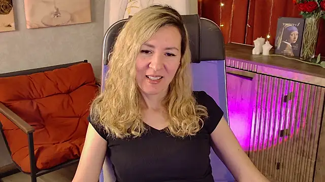 DonnaSmitth online show from May 26, 2026, 6:39 pm