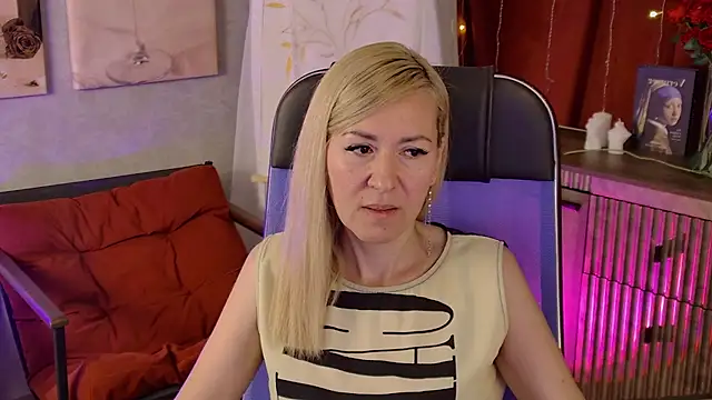 DonnaSmitth online show from June 12, 2026, 8:06 pm