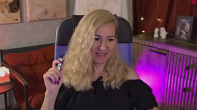 DonnaSmitth online show from June 16, 2026, 6:52 pm