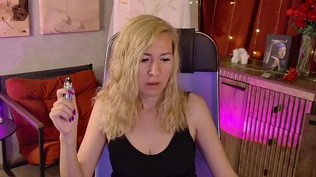 DonnaSmitth online show from June 19, 2026, 10:04 pm