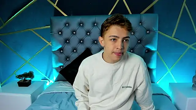 Lian Miller1  online show from October 9, 2025, 12:17 pm