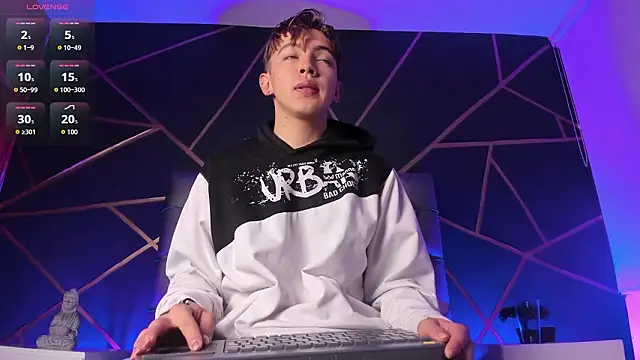 Lian Miller1  online show from February 17, 2026, 12:13 pm