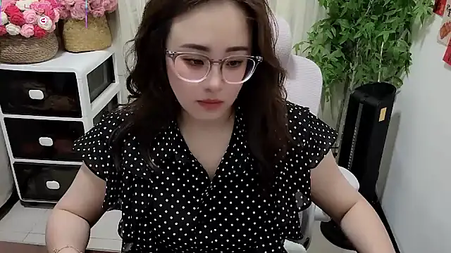 Snapshot of NEWONETO chatting on July 13, 2026, 3:11 pm NEWONETO online show from July 13, 2026, 3:11 pm
