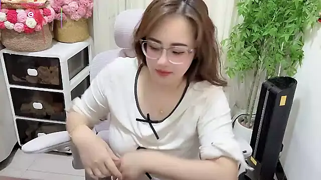 Snapshot of NEWONETO chatting on June 24, 2026, 8:50 pm NEWONETO online show from June 24, 2026, 8:50 pm