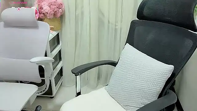 Snapshot of NEWONETO chatting on July 25, 2026, 12:00 pm NEWONETO online show from July 25, 2026, 12:00 pm