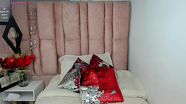 Snapshot of Issa_Milf__ chatting on June 16, 2026, 1:33 pm Issa Milf online show from June 16, 2026, 1:33 pm
