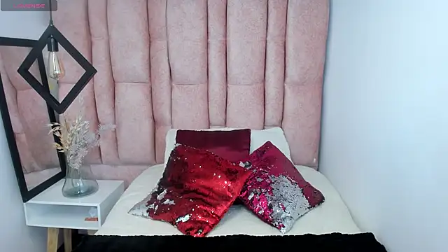 Snapshot of Issa_Milf__ chatting on May 23, 2026, 12:37 pm Issa Milf online show from May 23, 2026, 12:37 pm