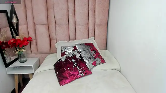 Snapshot of Issa_Milf__ chatting on June 20, 2026, 1:49 pm Issa Milf online show from June 20, 2026, 1:49 pm