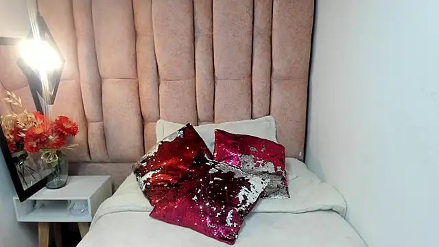 Snapshot of Issa_Milf__ chatting on July 8, 2026, 1:12 pm Issa Milf online show from July 8, 2026, 1:12 pm