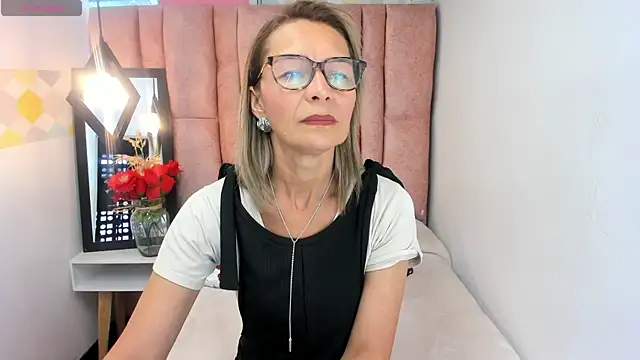 Snapshot of Issa_Milf__ chatting on August 8, 2026, 2:35 pm Issa Milf online show from August 8, 2026, 2:35 pm