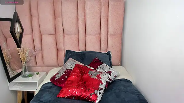Snapshot of Issa_Milf__ chatting on May 13, 2026, 1:29 pm Issa Milf online show from May 13, 2026, 1:29 pm