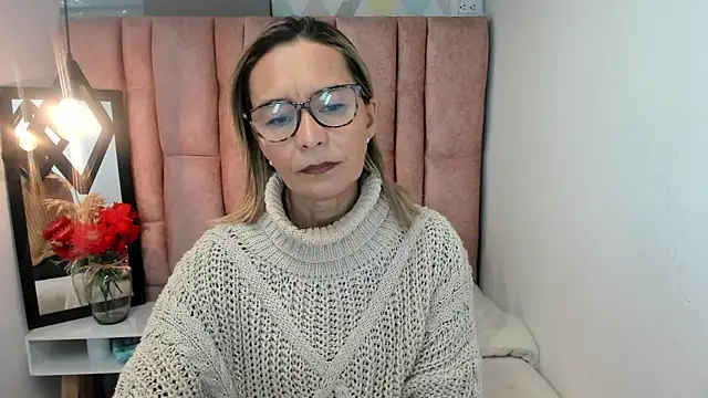 Snapshot of Issa_Milf__ chatting on July 23, 2026, 2:35 pm Issa Milf online show from July 23, 2026, 2:35 pm