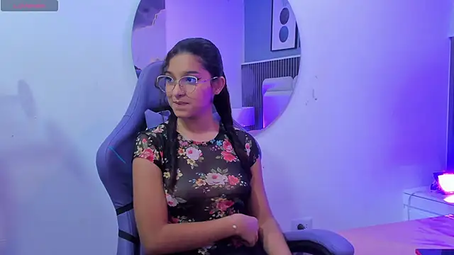 Snapshot of liz__cute chatting on October 5, 2025, 11:56 am liz cute online show from October 5, 2025, 11:56 am