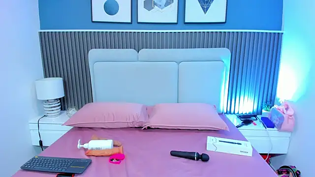 Snapshot of liz__cute chatting on December 3, 2025, 11:53 am liz cute online show from December 3, 2025, 11:53 am