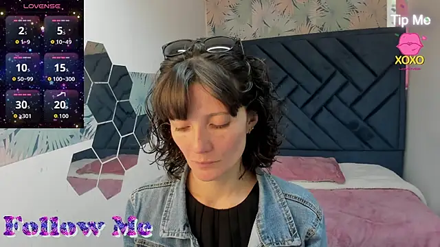 Snapshot of Valery_More__ chatting on July 24, 2026, 1:07 pm Valery More online show from July 24, 2026, 1:07 pm