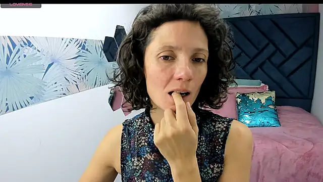 Snapshot of Valery_More__ chatting on February 24, 2026, 1:23 pm Valery More online show from February 24, 2026, 1:23 pm