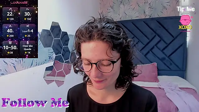 Snapshot of Valery_More__ chatting on August 4, 2026, 1:26 pm Valery More online show from August 4, 2026, 1:26 pm