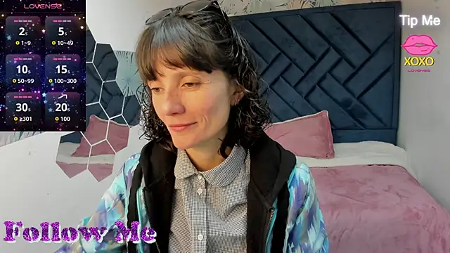 Snapshot of Valery_More__ chatting on July 21, 2026, 12:28 pm Valery More online show from July 21, 2026, 12:28 pm