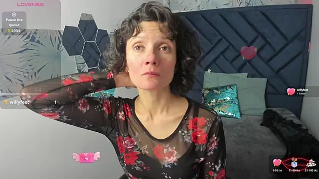 Snapshot of Valery_More__ chatting on February 11, 2026, 2:06 pm Valery More online show from February 11, 2026, 2:06 pm