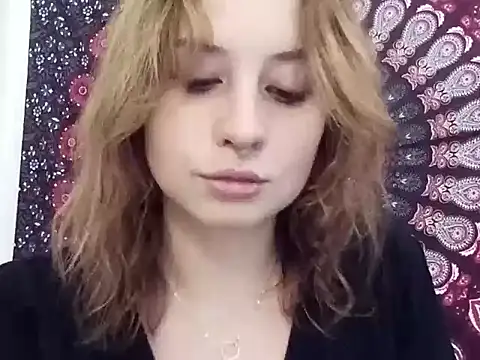 Snapshot of AdalynKiss chatting on October 10, 2025, 5:19 am AdalynKiss online show from October 10, 2025, 5:19 am